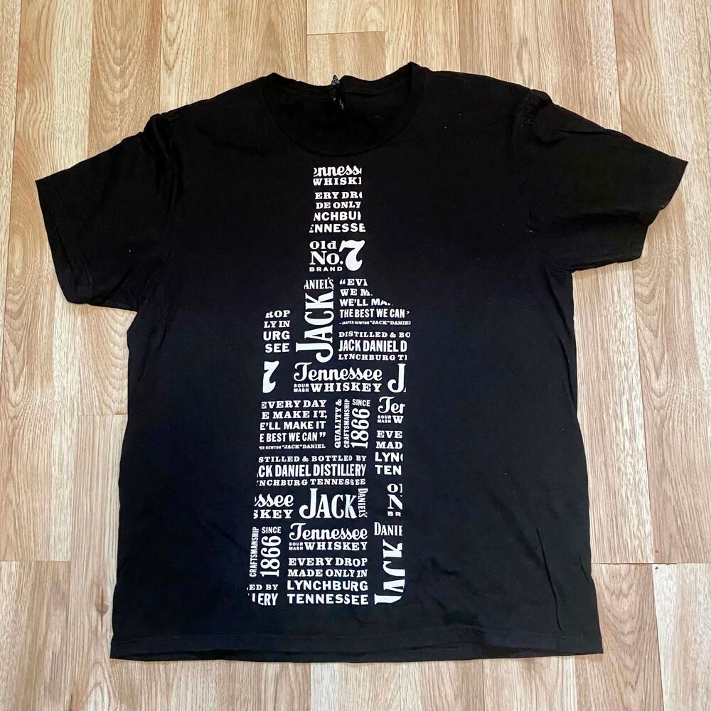 Jack Daniel's Whiskey Bottle Graphic T-Shirt Black Size Large 100% Cotton